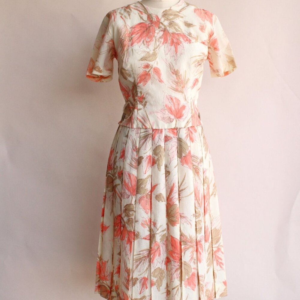 Vintage 1960s Dress, Floral Print With Lucite Buttons, Full Skirt Peach Pink - Picture 2 of 10